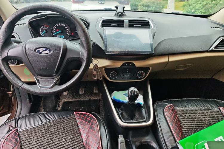 Used Ford Escort 2017 Revised Version 1.5L Manual Comfort Edition Center Console