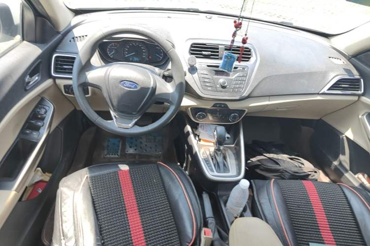 Used Ford Escort 2017 1.5L Automatic Comfort Model Center Console