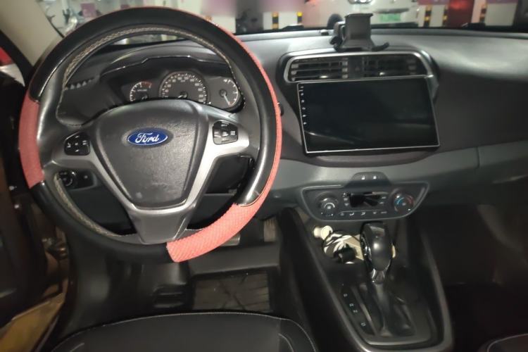 Used Ford Escort 2017 1.5L Automatic Comfort Model Center Console