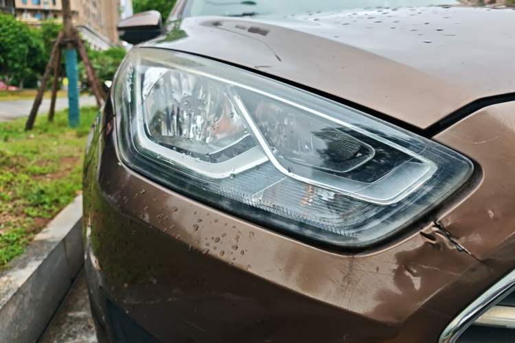 Used Ford Escort 2017 Revised Version 1.5L Manual Comfort Edition Right Front Headlight