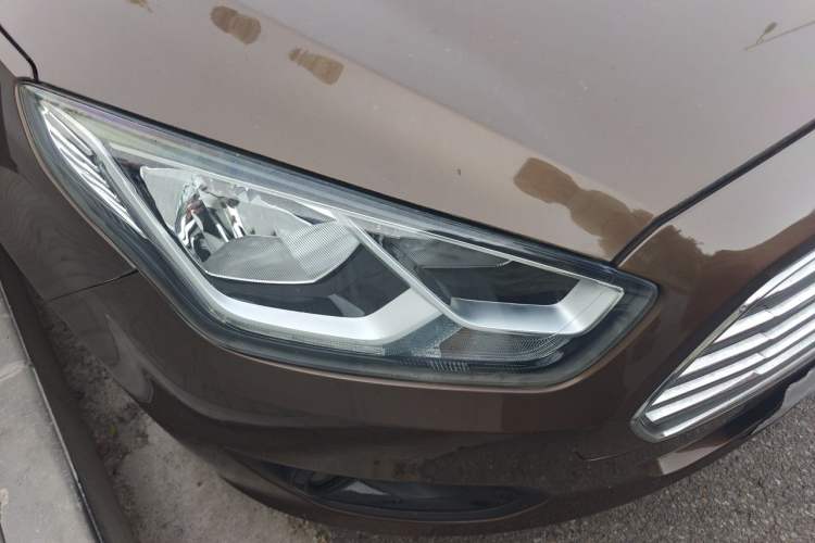 Used Ford Escort 2017 Happiness Edition 1.5L Automatic Fashion Version Right Front Headlight