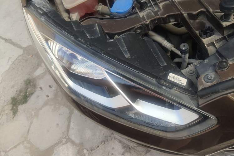 Used Ford Escort 2017 Revised Version 1.5L Manual Comfort Edition Right Front Headlight