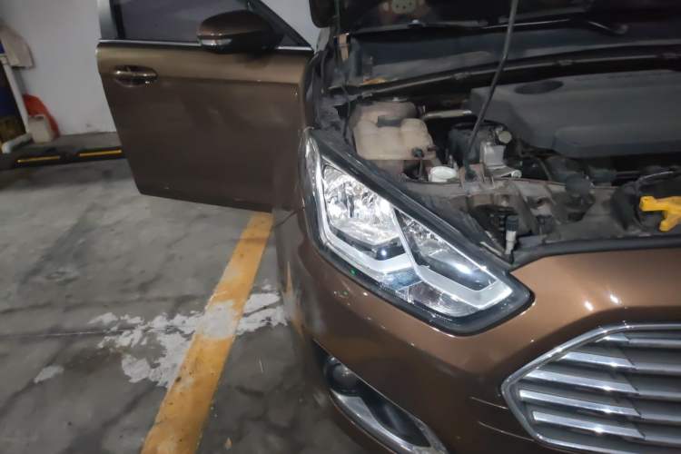 Used Ford Escort 2017 1.5L Automatic Comfort Model Right Front Headlight