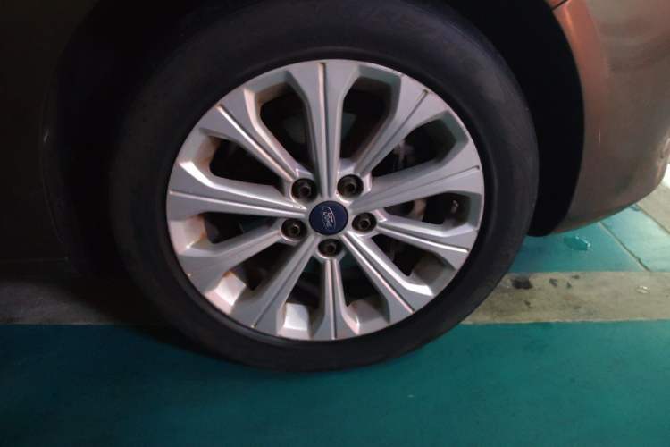 Used Ford Escort 2017 Happiness Edition 1.5L Automatic Fashion Version Right Front Wheel Hub