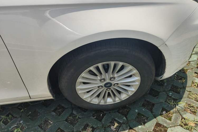 Used Ford Escort 2017 1.5L Automatic Comfort Model Right Front Wheel Hub