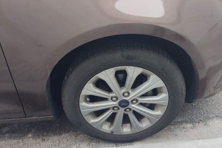 Used Ford Escort 2017 Happiness Edition 1.5L Automatic Fashion Version Right Front Wheel Hub