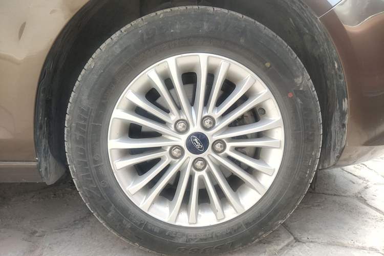 Used Ford Escort 2017 Revised Version 1.5L Manual Comfort Edition Right Front Wheel Hub