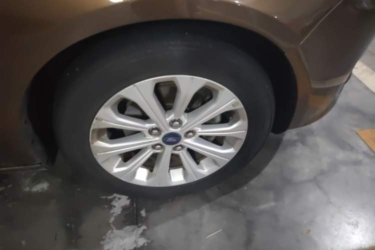 Used Ford Escort 2017 1.5L Automatic Comfort Model Right Front Wheel Hub