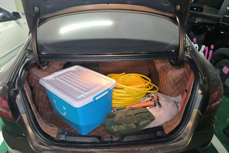 Used Ford Escort 2017 Happiness Edition 1.5L Automatic Fashion Version Trunk