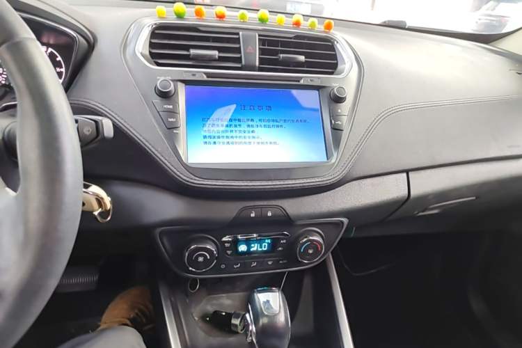 Used Ford Escort 2017 Happiness Edition 1.5L Automatic Fashion Version Audio And AC Panel
