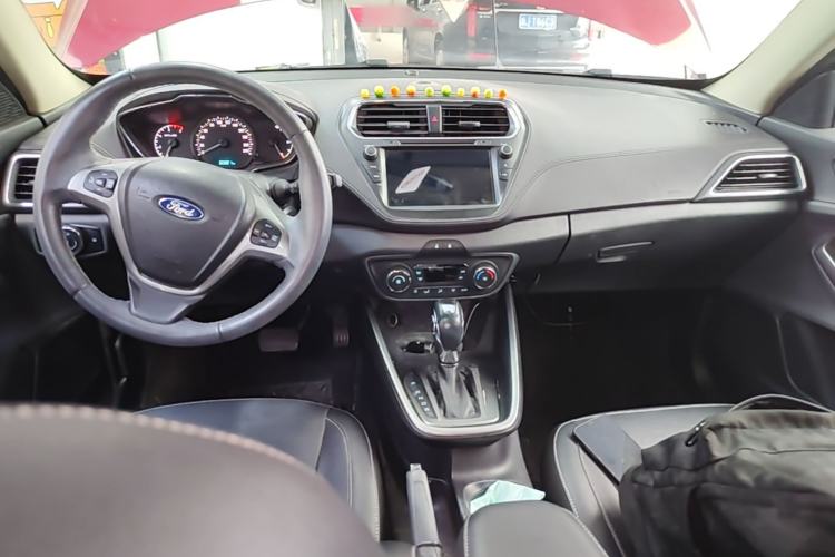 Used Ford Escort 2017 Happiness Edition 1.5L Automatic Fashion Version Center Console