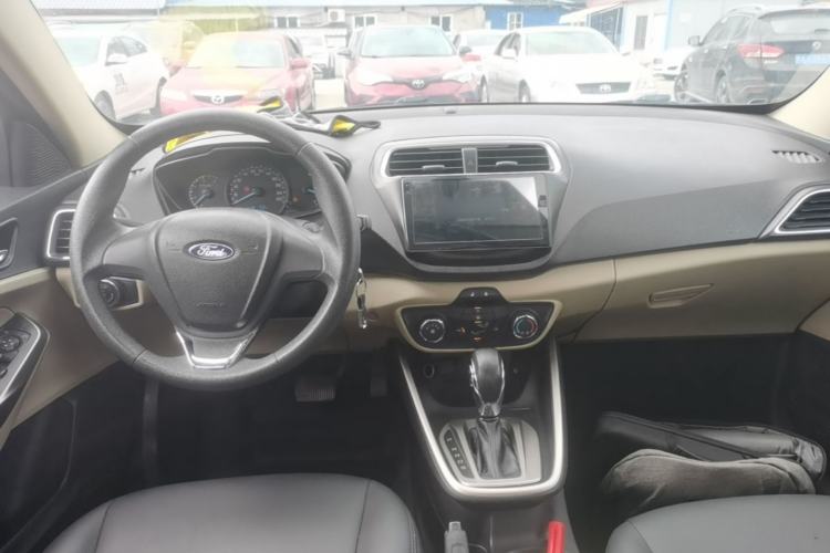Used Ford Escort 2017 Revised Version 1.5L Automatic Comfort Edition Center Console