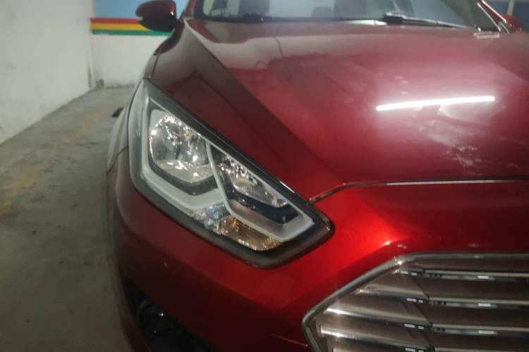 Used Ford Escort 2017 Happiness Edition 1.5L Automatic Fashion Version Right Front Headlight