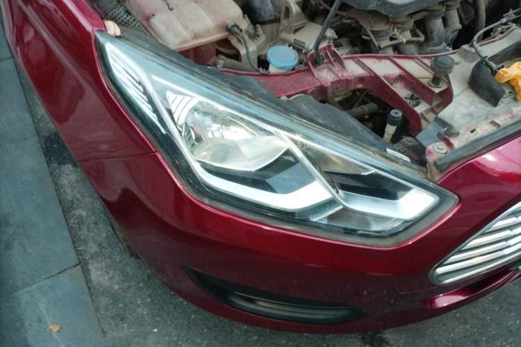 Used Ford Escort 2017 1.5L Automatic Comfort Model Right Front Headlight