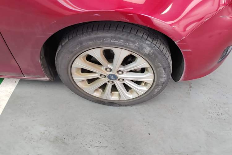 Used Ford Escort 2017 Happiness Edition 1.5L Automatic Fashion Version Right Front Wheel Hub