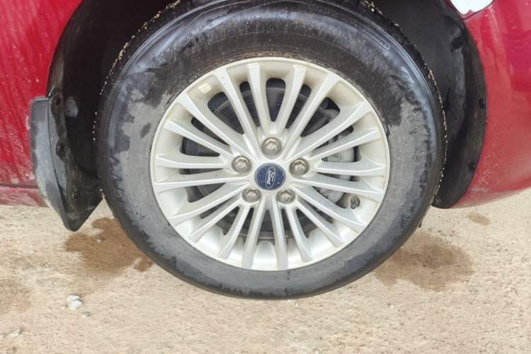 Used Ford Escort 2017 1.5L Automatic Comfort Model Right Front Wheel Hub