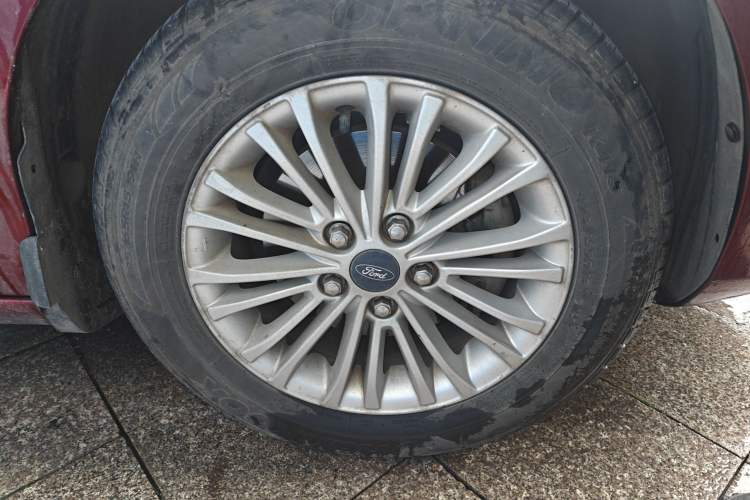 Used Ford Escort 2017 1.5L Automatic Comfort Model Right Front Wheel Hub