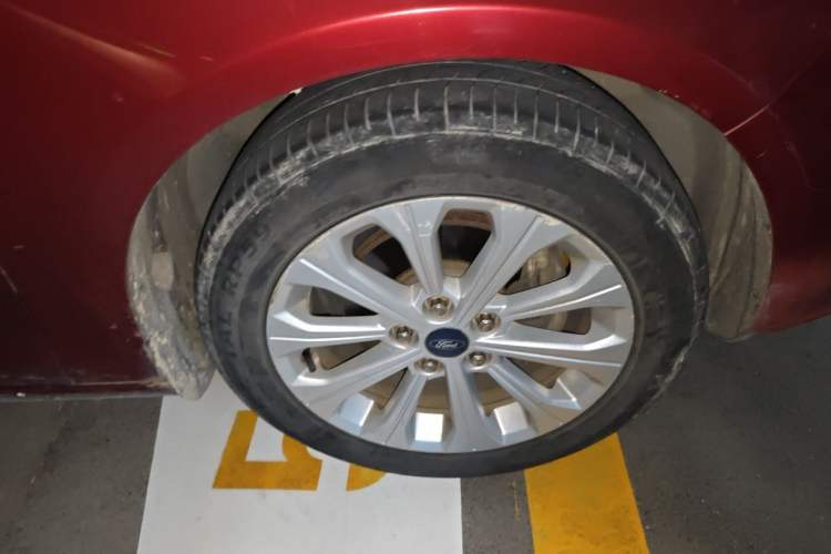 Used Ford Escort 2017 Happiness Edition 1.5L Automatic Fashion Version Right Front Wheel Hub