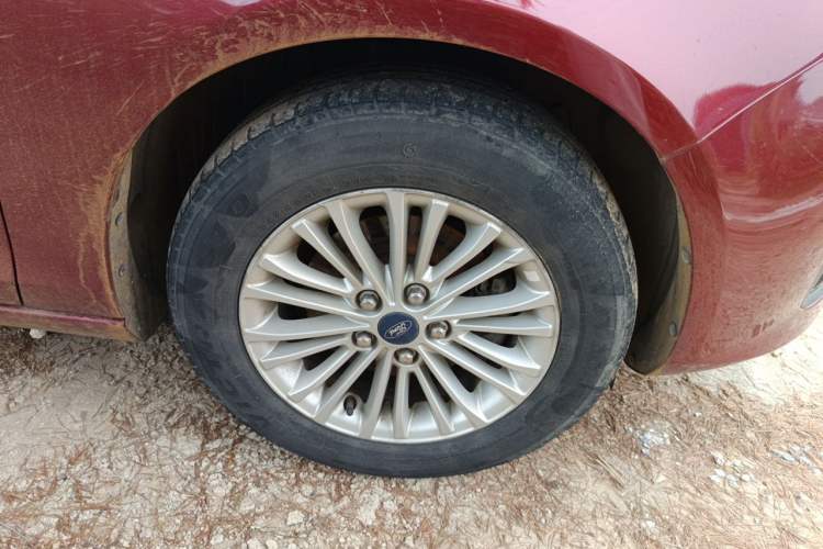 Used Ford Escort 2017 1.5L Automatic Comfort Model Right Front Wheel Hub