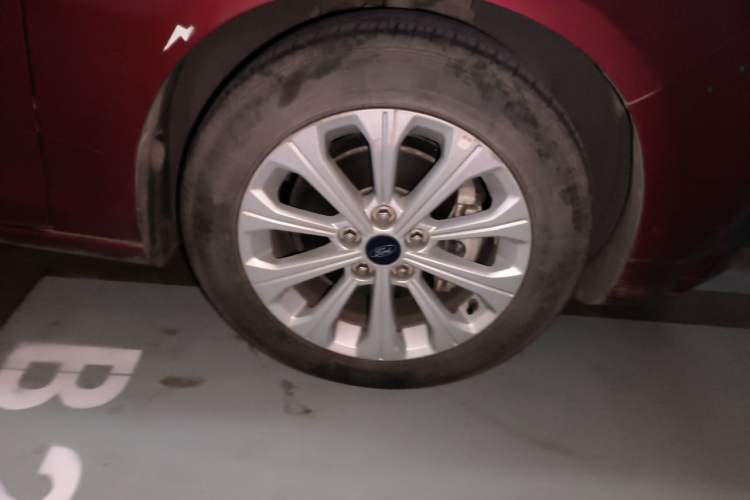 Used Ford Escort 2017 Happiness Edition 1.5L Automatic Fashion Version Right Front Wheel Hub