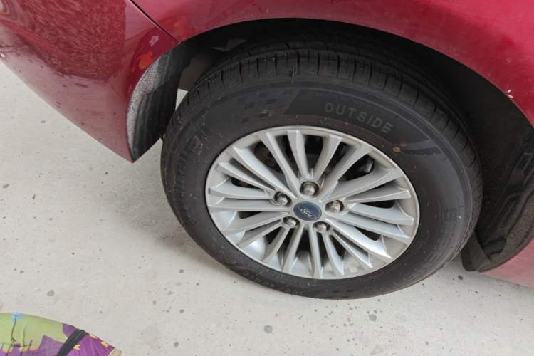 Used Ford Escort 2017 1.5L Automatic Comfort Model Right Rear Wheel Hub