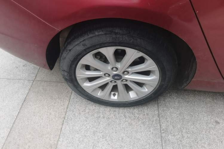 Used Ford Escort 2017 Happiness Edition 1.5L Automatic Fashion Version Right Rear Wheel Hub