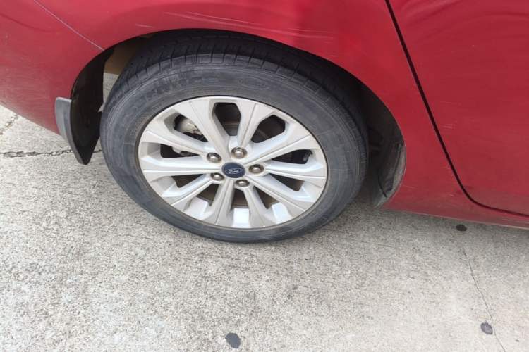 Used Ford Escort 2017 Happiness Edition 1.5L Automatic Fashion Version Right Rear Wheel Hub