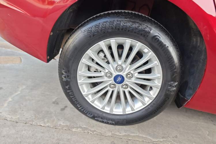 Used Ford Escort 2017 1.5L Automatic Comfort Model Right Rear Wheel Hub