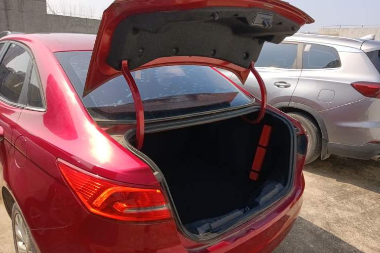 Used Ford Escort 2017 Happiness Edition 1.5L Automatic Fashion Version Trunk