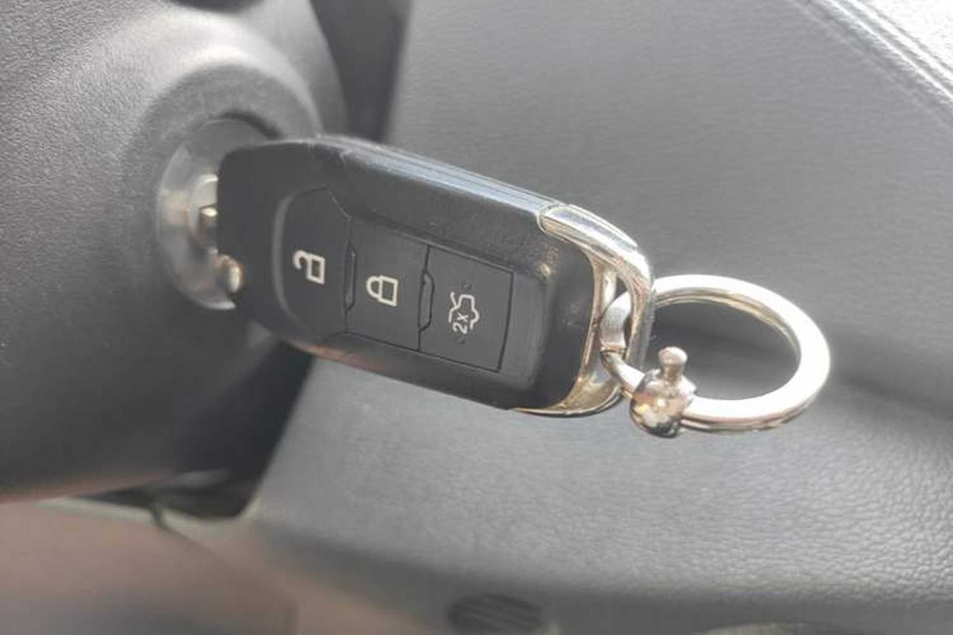 Used Ford Escort 2017 Happiness Edition 1.5L Automatic Fashion Version Vehicle Key