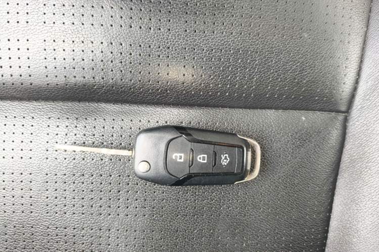 Used Ford Escort 2017 Happiness Edition 1.5L Automatic Fashion Version Vehicle Key