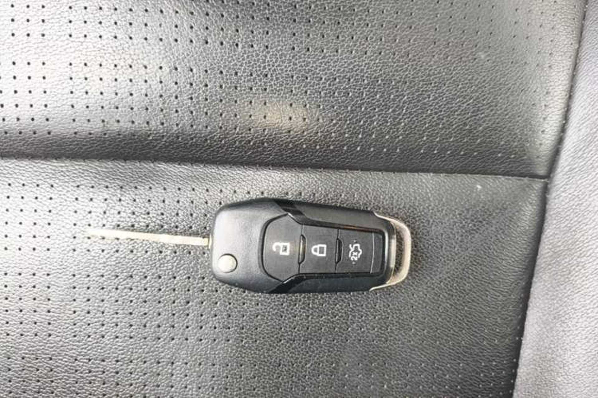Used Ford Escort 2017 Happiness Edition 1.5L Automatic Fashion Version Vehicle Key