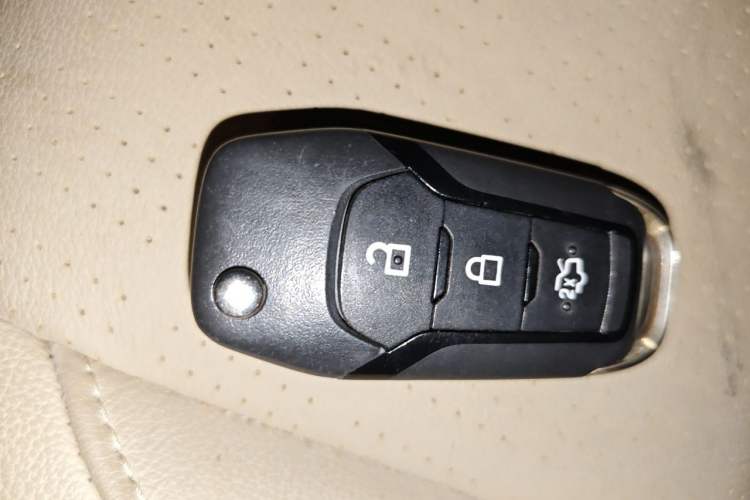 Used Ford Escort 2017 Happiness Edition 1.5L Automatic Fashion Version Vehicle Key