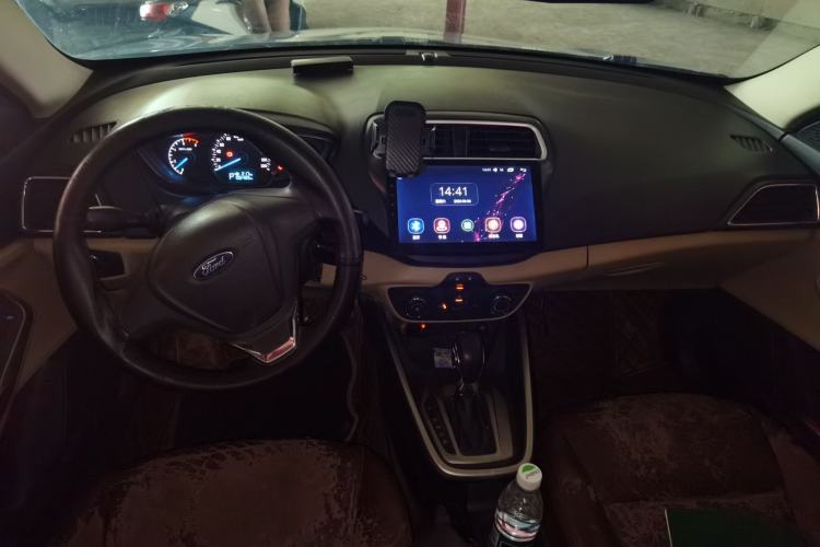 Used Ford Escort 2017 Revised Version 1.5L Automatic Comfort Edition Center Console