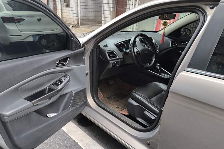Used Ford Escort 2017 Happiness Edition 1.5L Automatic Fashion Version Driver Seat
