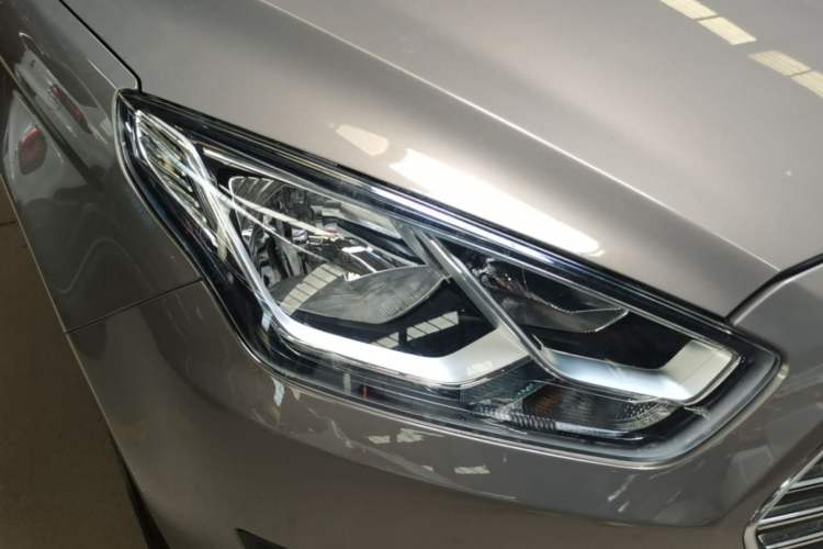 Used Ford Escort 2017 1.5L Automatic Comfort Model Right Front Headlight