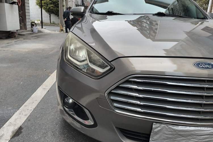 Used Ford Escort 2017 Happiness Edition 1.5L Automatic Fashion Version Right Front Headlight