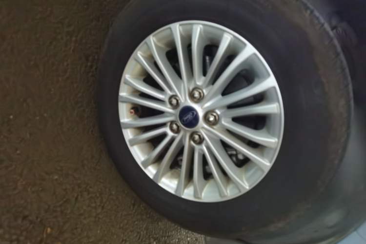 Used Ford Escort 2017 Revised Version 1.5L Automatic Comfort Edition Right Front Wheel Hub