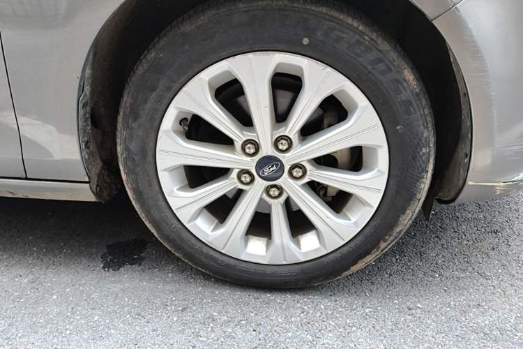 Used Ford Escort 2017 Happiness Edition 1.5L Automatic Fashion Version Right Front Wheel Hub