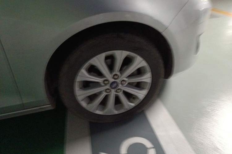 Used Ford Escort 2017 Happiness Edition 1.5L Automatic Fashion Version Right Front Wheel Hub