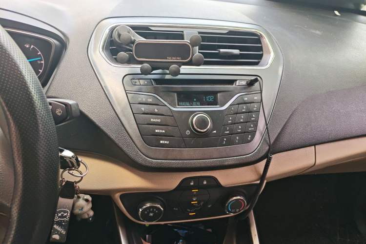 Used Ford Escort 2017 Revised Version 1.5L Manual Comfort Edition Audio And AC Panel