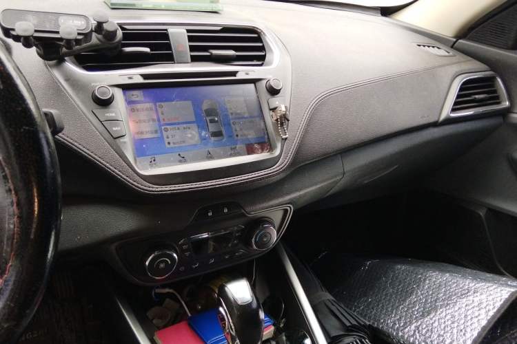 Used Ford Escort 2017 Happiness Edition 1.5L Automatic Fashion Version Audio And AC Panel