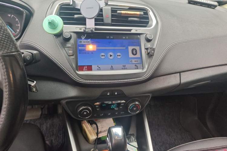 Used Ford Escort 2017 Happiness Edition 1.5L Automatic Fashion Version Audio And AC Panel