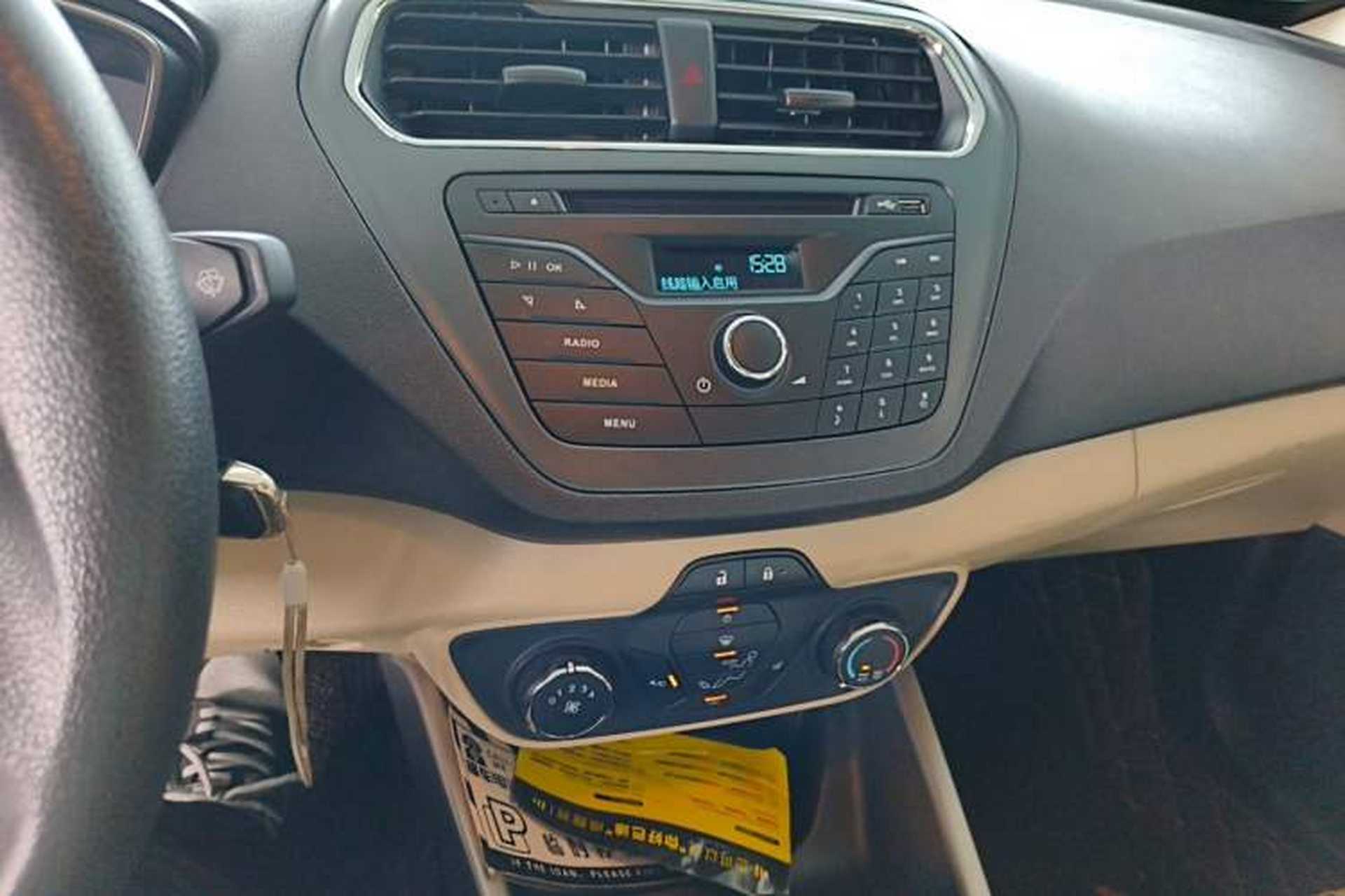 Used Ford Escort 2017 Revised Version 1.5L Manual Comfort Edition Audio And AC Panel