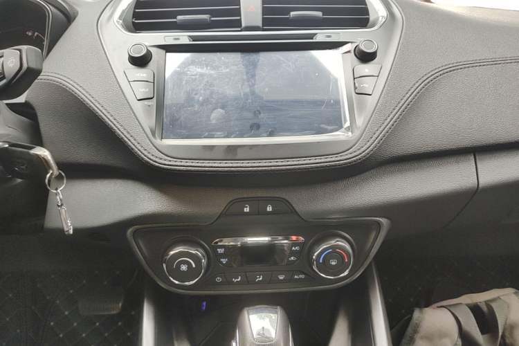 Used Ford Escort 2017 Happiness Edition 1.5L Automatic Fashion Version Audio And AC Panel