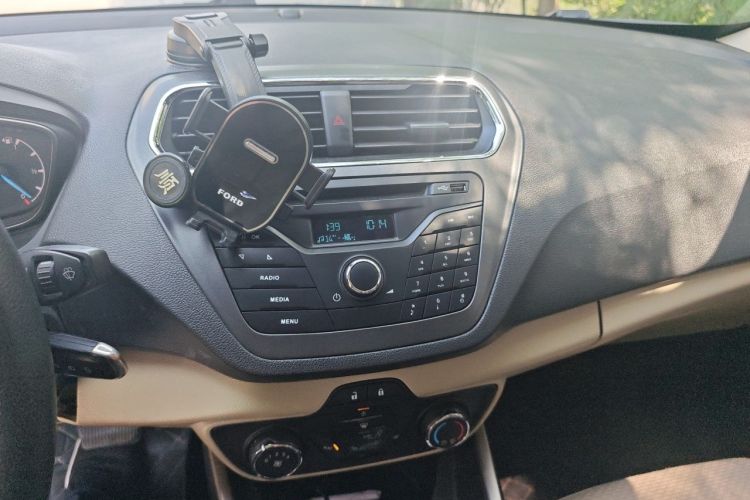 Used Ford Escort 2017 Revised Version 1.5L Automatic Comfort Edition Audio And AC Panel