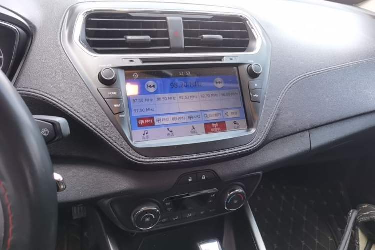 Used Ford Escort 2017 Happiness Edition 1.5L Automatic Fashion Version Audio And AC Panel
