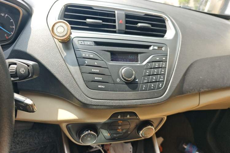 Used Ford Escort 2017 Revised Version 1.5L Automatic Comfort Edition Audio And AC Panel