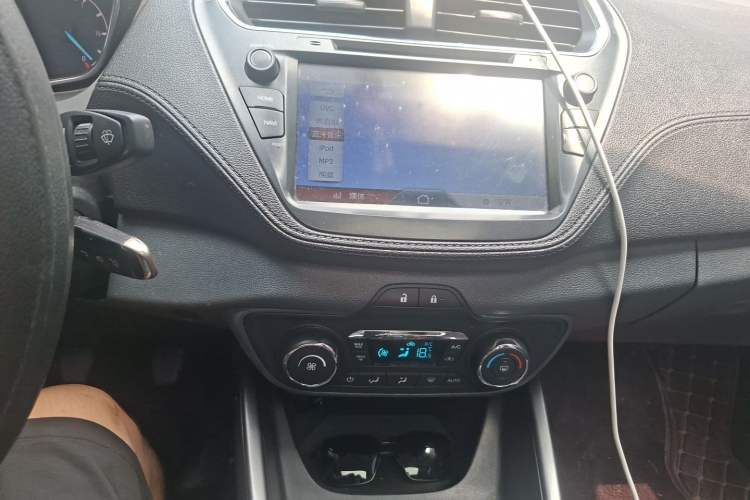 Used Ford Escort 2017 Happy Edition 1.5L Manual Fashion Model Audio And AC Panel