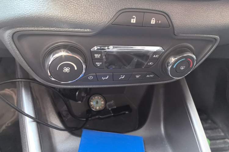 Used Ford Escort 2017 Happy Edition 1.5L Manual Fashion Model Audio And AC Panel
